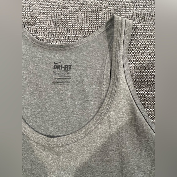 086. Nike dri-fit Racerback Athletic Tank gray L - Picture 3 of 4